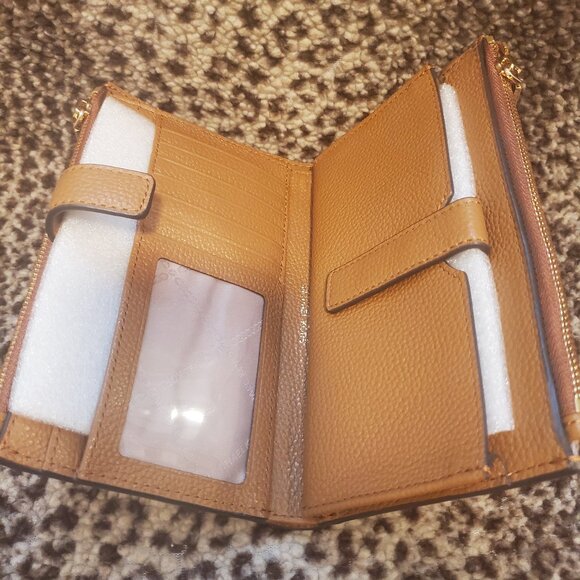 Brand New Michael Kors Adele Double-Zip Pebble Leather Phone Wristlet - Picture 3 of 3